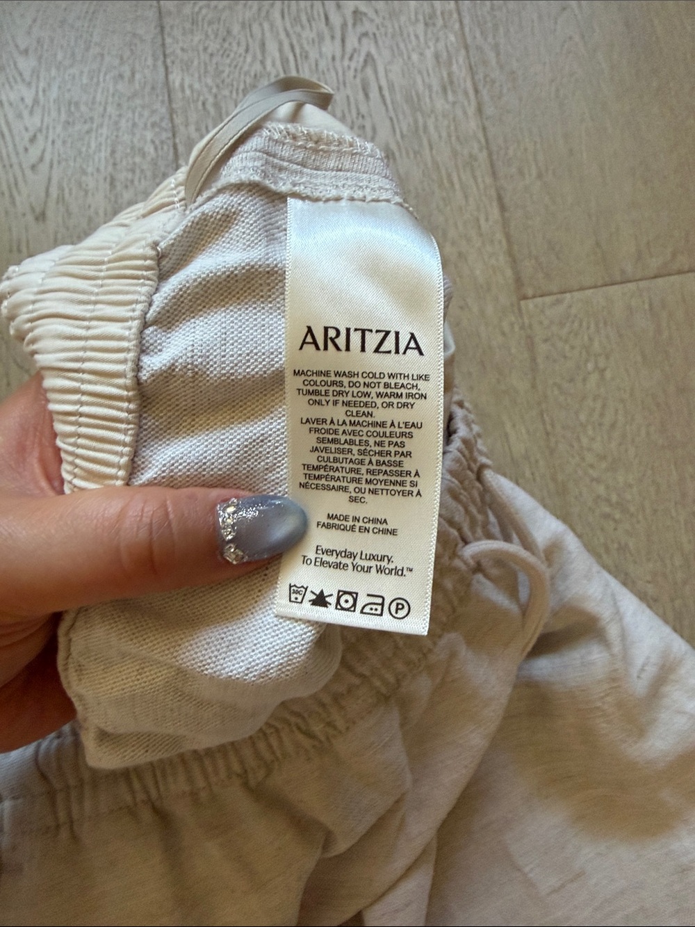 Aritzia Wide Leg Pants in Light Beige - Picture 5 of 16
